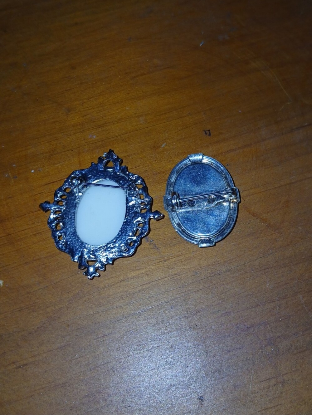 Lot of 2 Costume Cameo Brooches – Oval Portrait Cameos - Picture 3 of 6